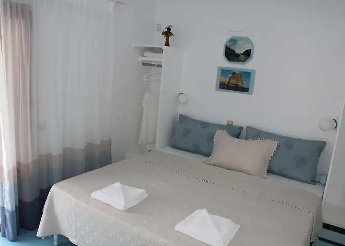 Aphrodite Of Milos * Adamantas (Milos)