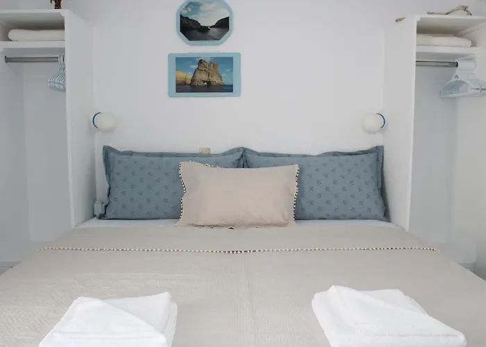 Aphrodite Of Milos * Adamantas (Milos)